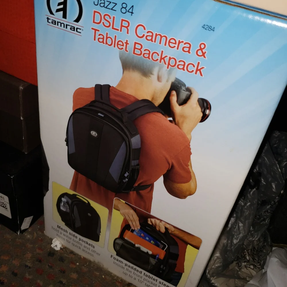 Tamrac Jazz 84 Photo DSLR Camera & Tablet Backpack